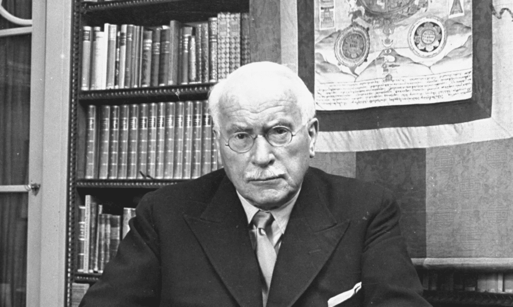 qual o nome da psicologia estudada por Carl Jung