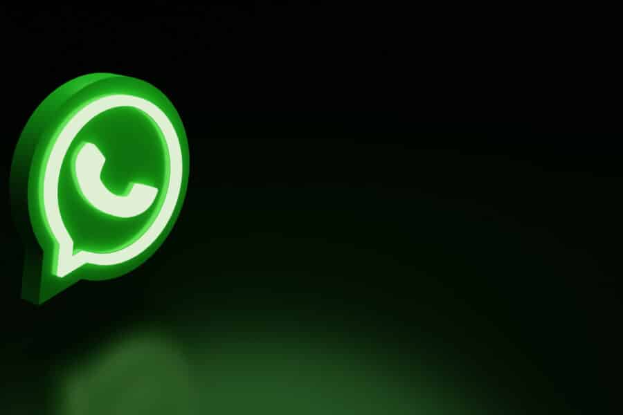 O marketing no WhatsApp tem se tornado uma das estratégias mais eficazes para empresas se conectarem diretamente com seus clientes, oferecendo um atendimento rápido