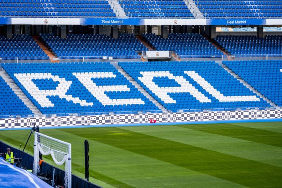 Se você é fã de futebol, assistir a um dos jogos do Real Madrid no estádio Santiago Bernabéu é daquelas experiências que não se esquece.