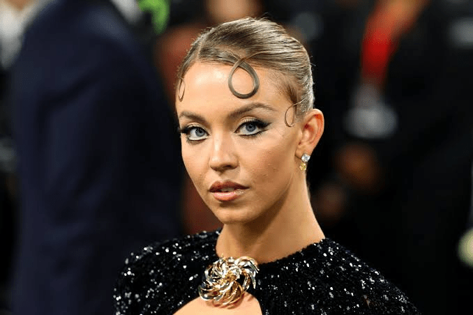 Qual a altura de Sydney Sweeney? Descubra sua medida exata e curiosidades rápidas