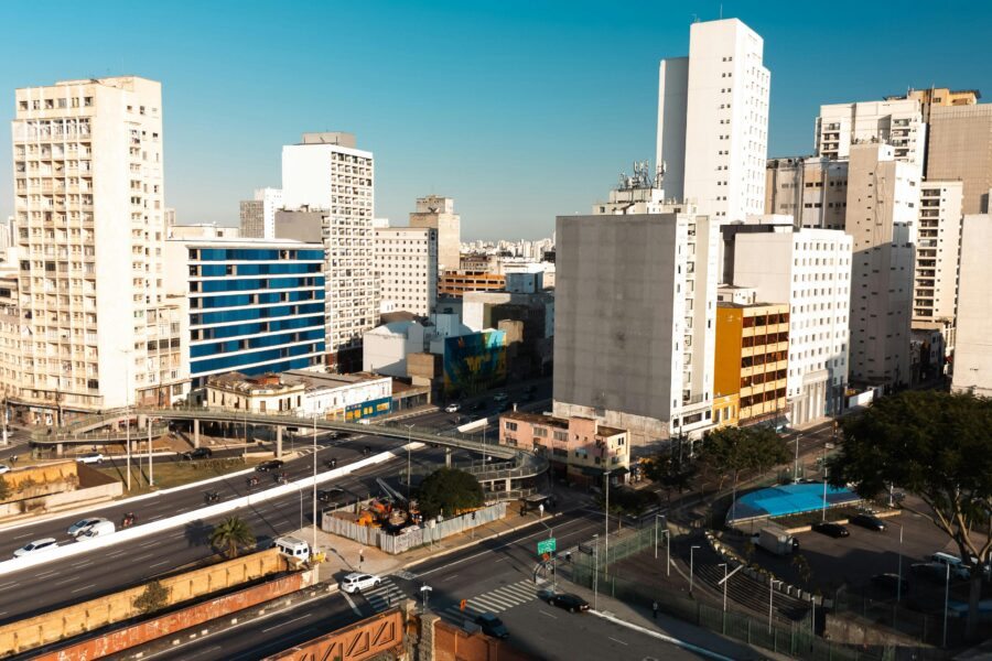 Metrópoles do Brasil: Demografia, Economia e Cultura