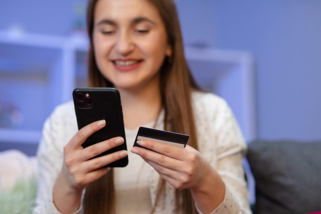 Tem como pagar boleto com cartão de crédito? Entenda as opções disponíveis