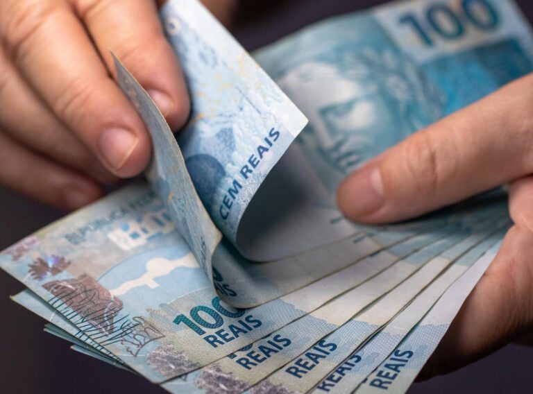 Crédito com desconto mais previsível entra no radar de trabalhadores com carteira assinada