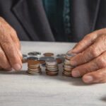 Golpes financeiros contra idosos: como se proteger e o que fazer ao cair